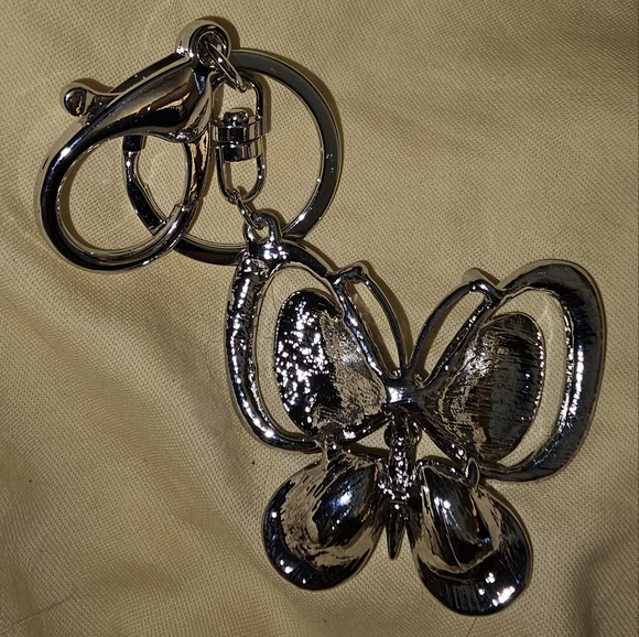 Butterfly 🦋 Keychain, beautiful inlayed crystals, Approx 2x2 inches, NWT - Picture 4 of 4
